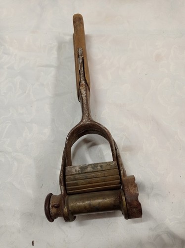 Ancienne bouchonneuse manuelle