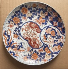 Imari. - Plat en porcelaine à
