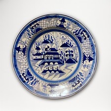 Assiette en faïence, décor