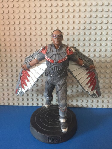 Falcon figurine marvel - falcon,