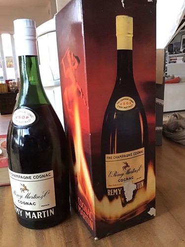 Une bouteille fine - une,