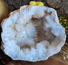 Demi géode de cristal de