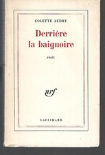 Chien  Derrière la baignoire