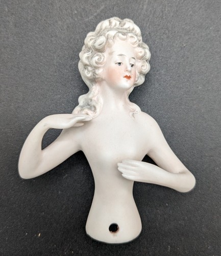 Belle demi figurine - belle, en
