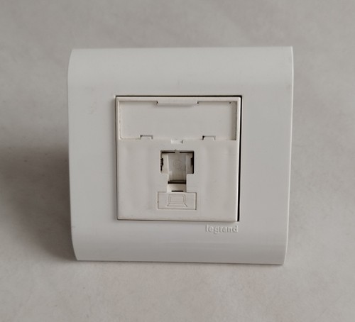 Prises rj45 mosaïc legrand - prises,