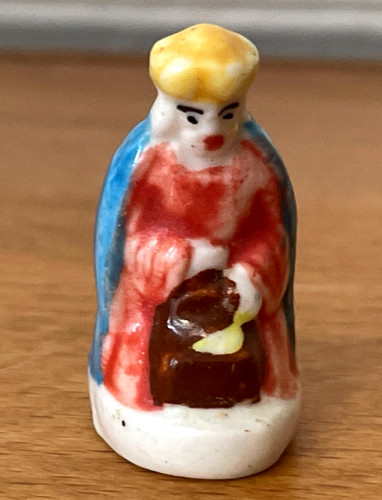 Belle fève personnage santon - fève,