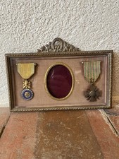 Ancien Cadre Avec Médailles