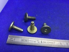 4 vis de fixation d’aile