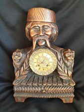 Pendule en bois sculpté au