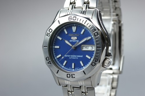 Presque comme neuve montre - [presque,