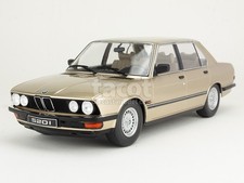 BMW 520i/ E28 1987 - IXO 1/18