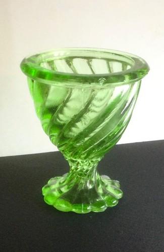 Ancien coquetier verre - coquetier, moulé
