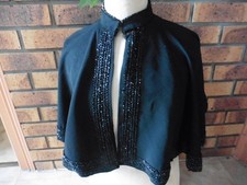 ANCIENNE CAPE COURTE DE