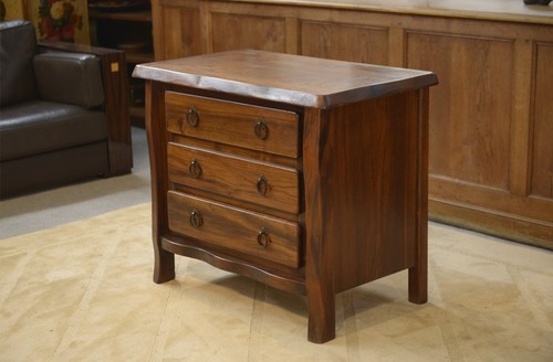 Commode brutaliste trois