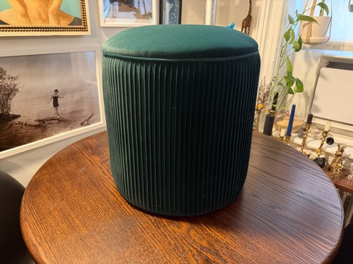 Dark green velvet - dark, round