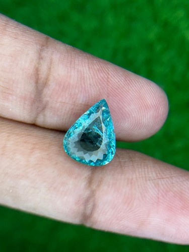 Paraiba tourmaline bleu néon