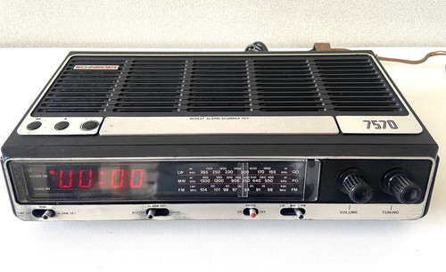 Ancien radio réveil - radio, vintage