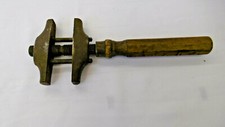 old double clamping wheel wrench