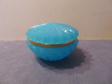ancienne boite en opaline bleu