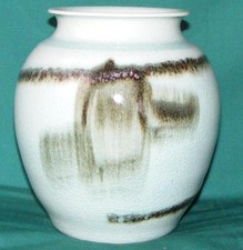 Vase faïence et émaux vernis craquelé signé "Gb" 16 cm