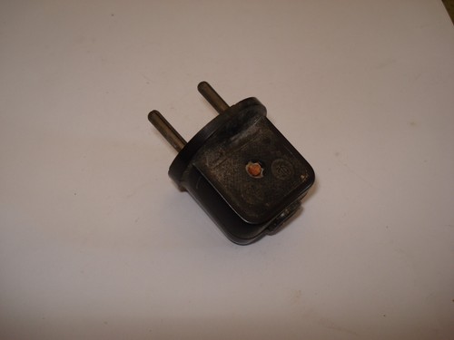 Ancienne prise électrique - ancienne,