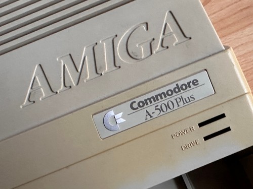 Boîtier bureau amiga - de,