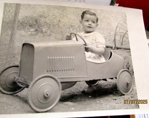 Voiture pedale enfant - a,