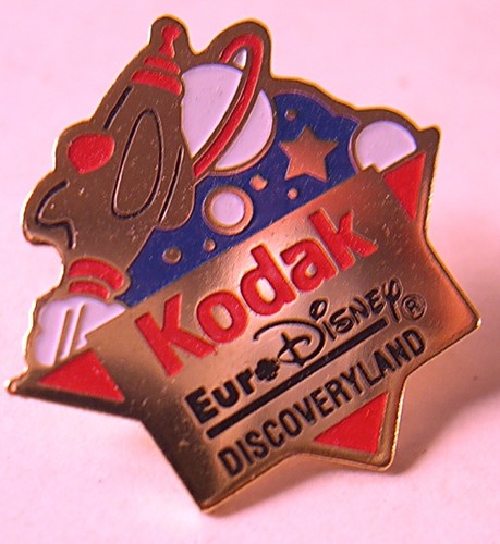 Ancien pin kodak partenaire - pin's,