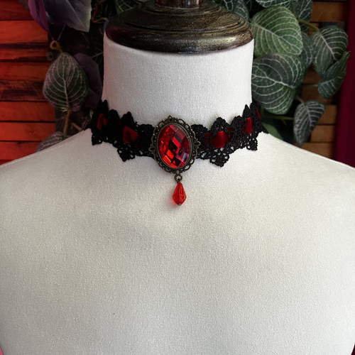 Collier ras cou - cou, dentelle