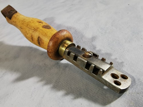 Outil ancien cordonnier - outil,
