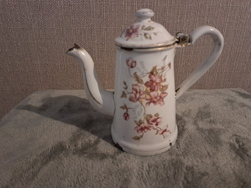 Adorable petite cafetiere - petite,