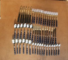 Ménagère 48 + 6 pièces service 12 personnes couverts en inox couteaux à steaks