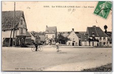 27 LA VIEILLE LYRE - la place