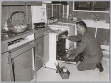 1967 Gaz de France. Vintage Press Photo Dove Camera Installer Agent