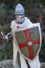 766.0029  SOLDAT  FIGURINE MEDIEVAL  TEMPLIER EPEE CHEVALIER   MOYEN  AGE 17 cm