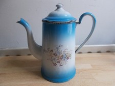 Cafetière en tôle émaillée
