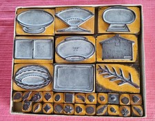 ANCIENNE BOITE AVEC TAMPONS