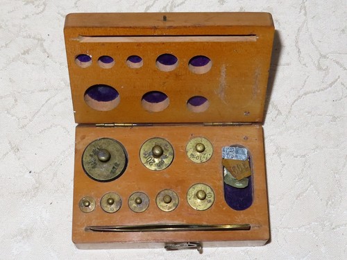 Poids antiques avec boîte - poids,