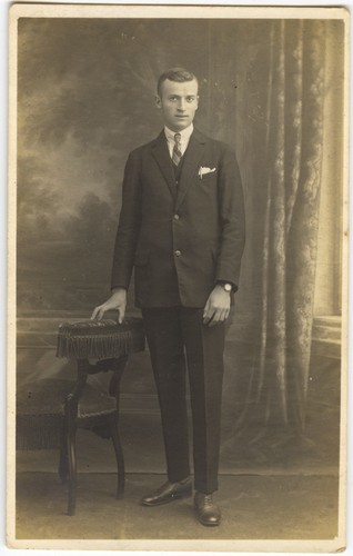 Portrait studio homme - debout,