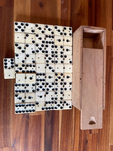 Jeu domino ancien os et - de, en