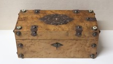 Ancienne Boîte en Ronce de