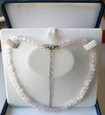 Collier de perle en Quartz (Longueur 38 cm).