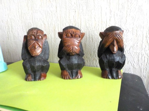 Statuettes bois 3 - en, singes