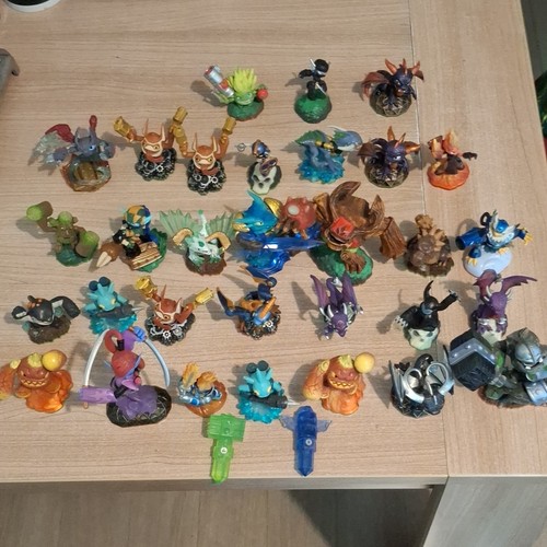 Skylanders lot figurines tree - skylanders,