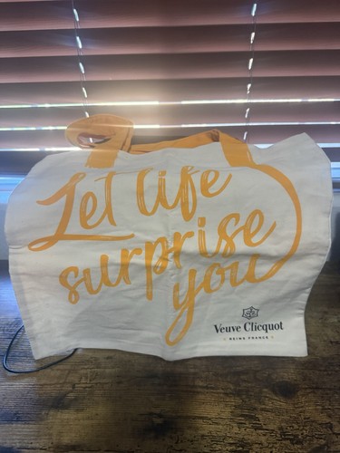 Veuve clicquot champagne - veuve, let