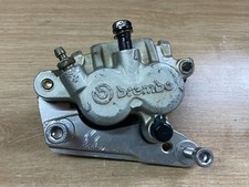 UN ETRIER DE FREIN AVANT FRONT