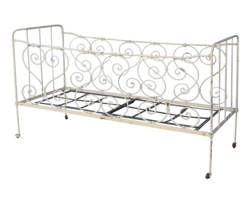 Lit ancien en fer - ,