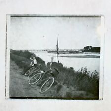 Rare early 20th century photo on glass plate old bicycle roadside