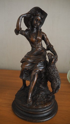Statuette femme chapeau - statuette, au