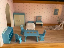 MEUBLES DE MAISON DE POUPÉE